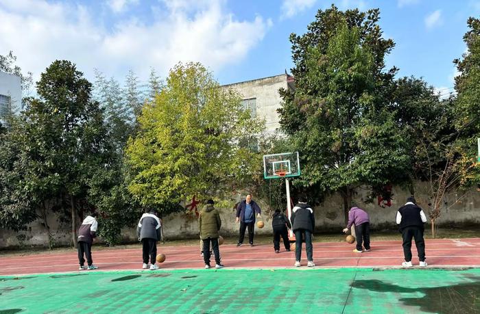 业余爱好者如何在有限时间内提升篮球优势_1